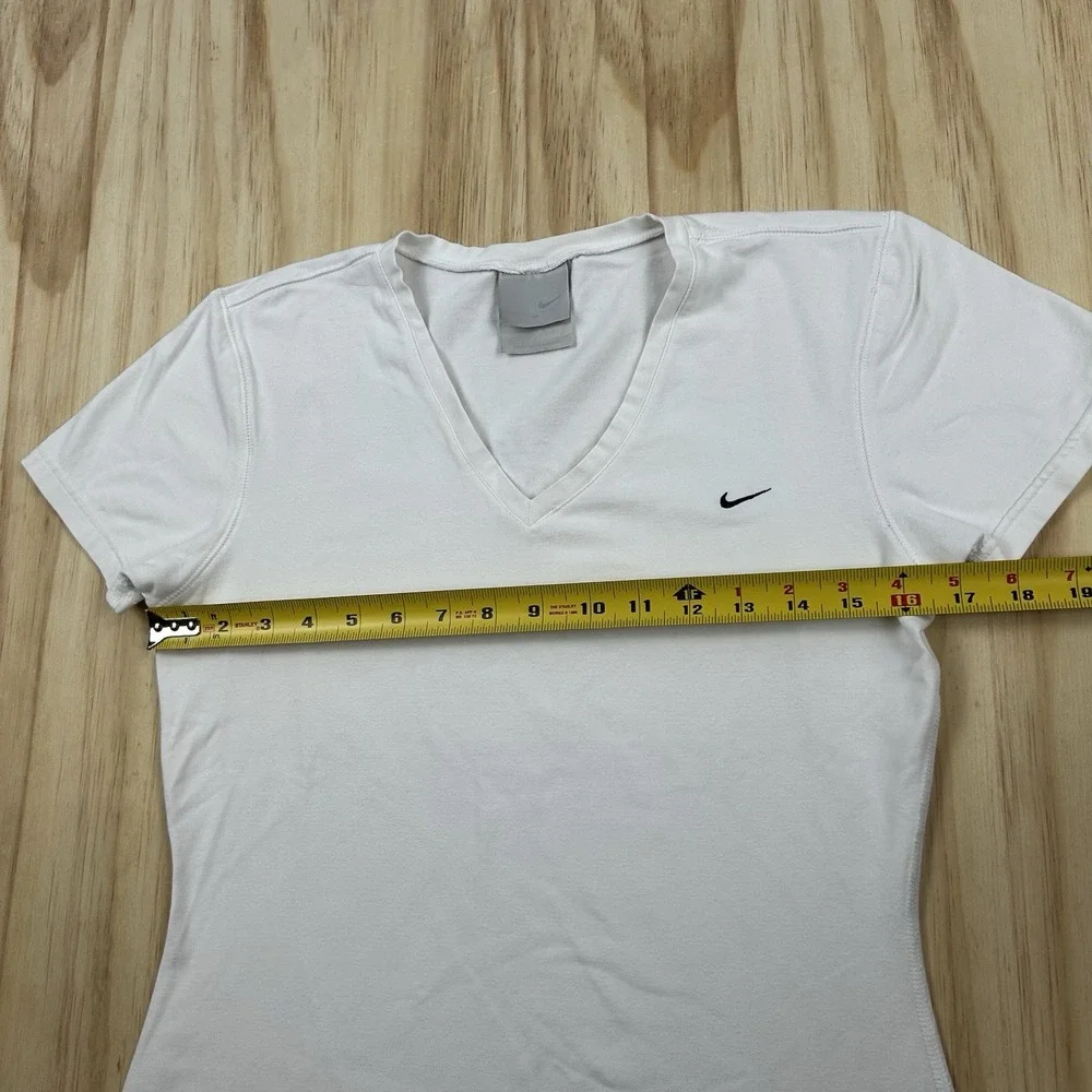 Y2K Vintage Nike Women's Medium White V Neck Fitted T Shirt Short Sleeve